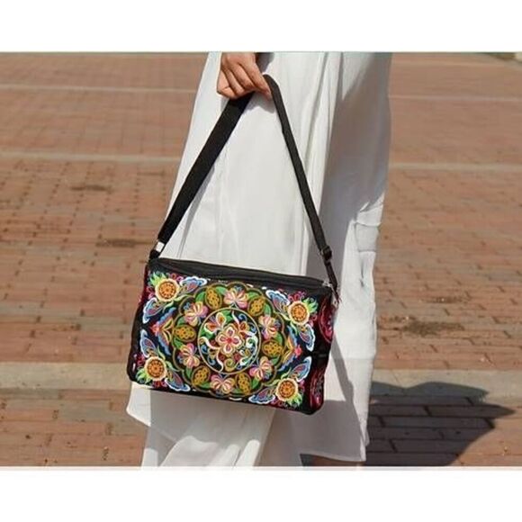 Black Embroidered Shoulder Bag Red Pink Bohemian‎ Cottagecore Witchycore Retro - Picture 1 of 4